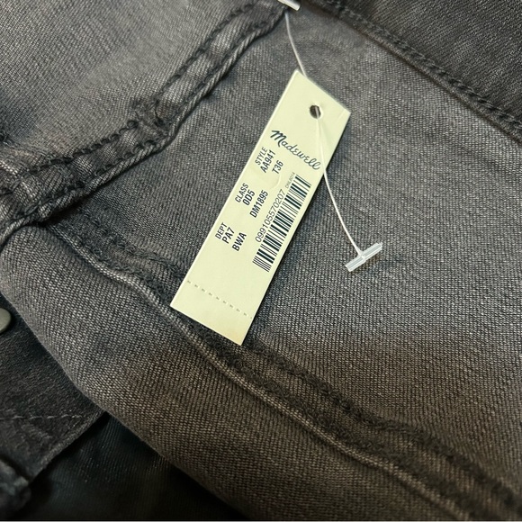 Madewell 10" High-Rise Skinny Jeans in Berkeley Black: Button-Through Edition - Picture 5 of 12